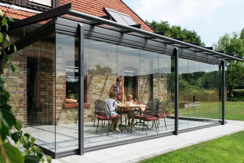 Sommergarten Innenansicht mit Glasdach